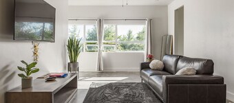 Salted Roots Basecamp: Downtown 1 Bedroom Loft