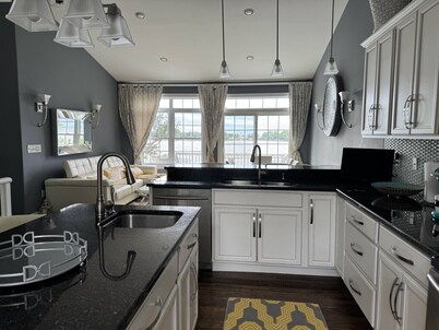 Peaceful Waterfront Stay – Stunning Lake Ontario Sunset Views + Pet Friendly