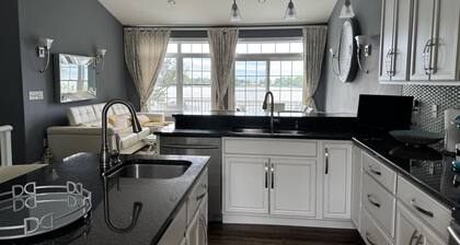 Peaceful Waterfront Stay – Stunning Lake Ontario Sunset Views + Pet Friendly