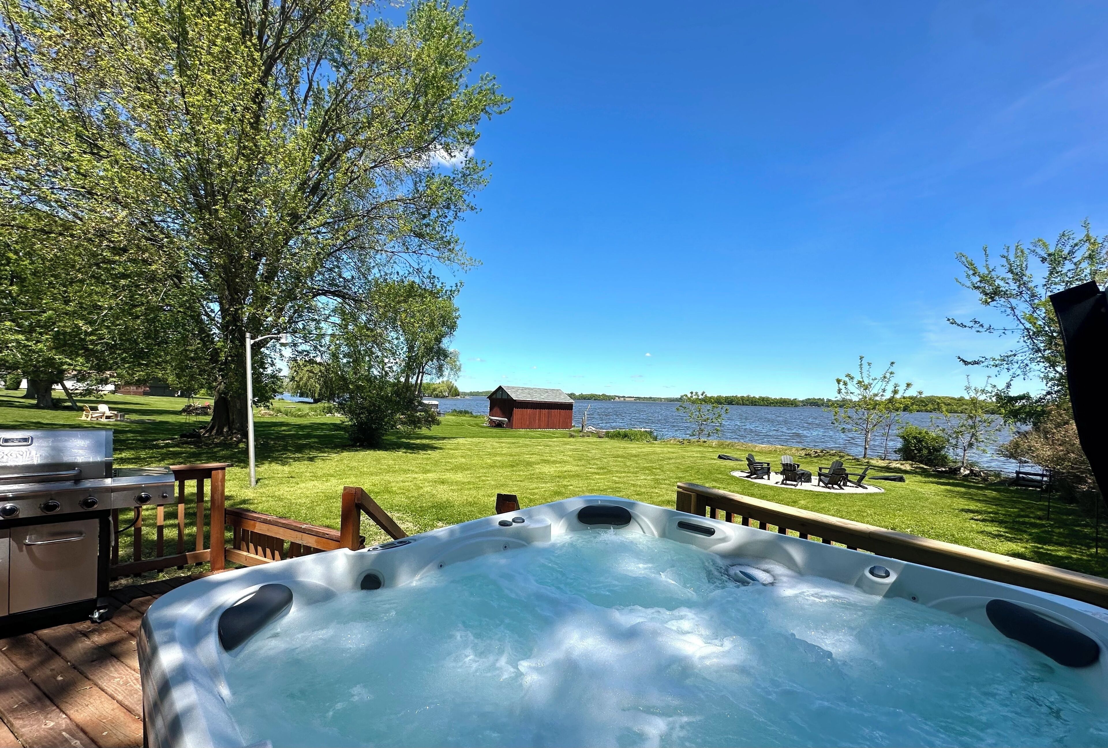 Tina de hidromasaje al aire libre