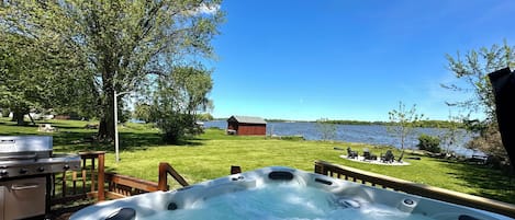 Bañera de hidromasaje al aire libre
