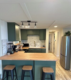 Mikroaaltouuni, uuni, liesi, astianpesukone