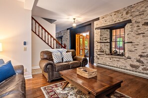 Smart TV, fireplace - Historical | Lake Access | Near Wineries (Naples)