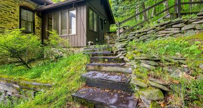 Historical | Lake Access | Near Wineries