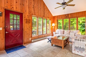 Smart TV, fireplace - Historical | Lake Access | Near Wineries (Naples)