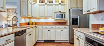 Historical | Lake Access | Near Wineries