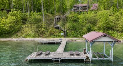 Private Cayuga Lakefront Retreat | Dock/Wine Trail