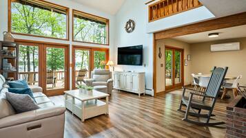 Een televisie, een open haard, videogames en boeken