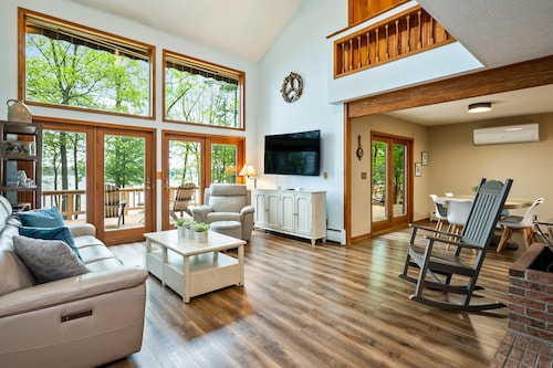 Private Cayuga Lakefront Retreat | Dock/Wine Trail