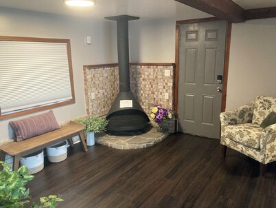 2-bedroom house in beautiful Grand Island! 4 miles from Niagara Falls!