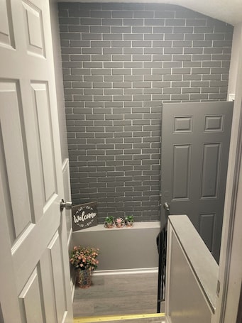 内装. 2-bedroom House in beautiful Grand Island,NY! 4 miles from Niagara Falls!