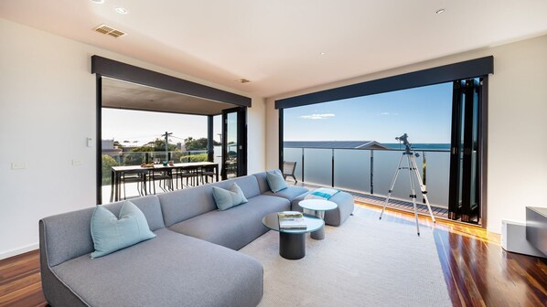 Smart TV, fireplace, stereo