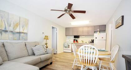 Beautiful Cottage - Sleeps 8 -Bayside