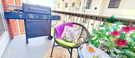 City Condo, Kitchen, Courtyard View | Balcony