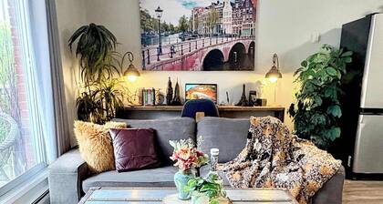 Stylish Downtown Condo near Rogers Place | Parking, Gym, Balcony & Kitchen