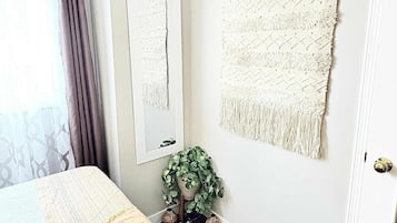 City appartement, keuken, uitzicht op de binnenplaats | Hypoallergeen beddengoed, Tempur Pedic-bedden, een kluis op de kamer