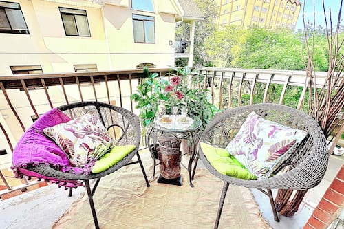 Condo Ville, cuisine, vue sur la cour intérieure | Balcon