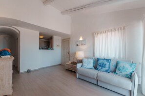 TV - Apartment 'Spinnaker' with Sea View, Wi-Fi and Air Conditioning (Arzachena)
