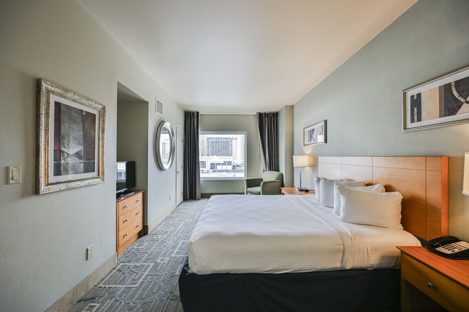 1 多间卧室、办公桌、免费 WiFi、床单