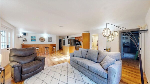 Smart-tv, een muziekbibliotheek, een filmbibliotheek en een stereo