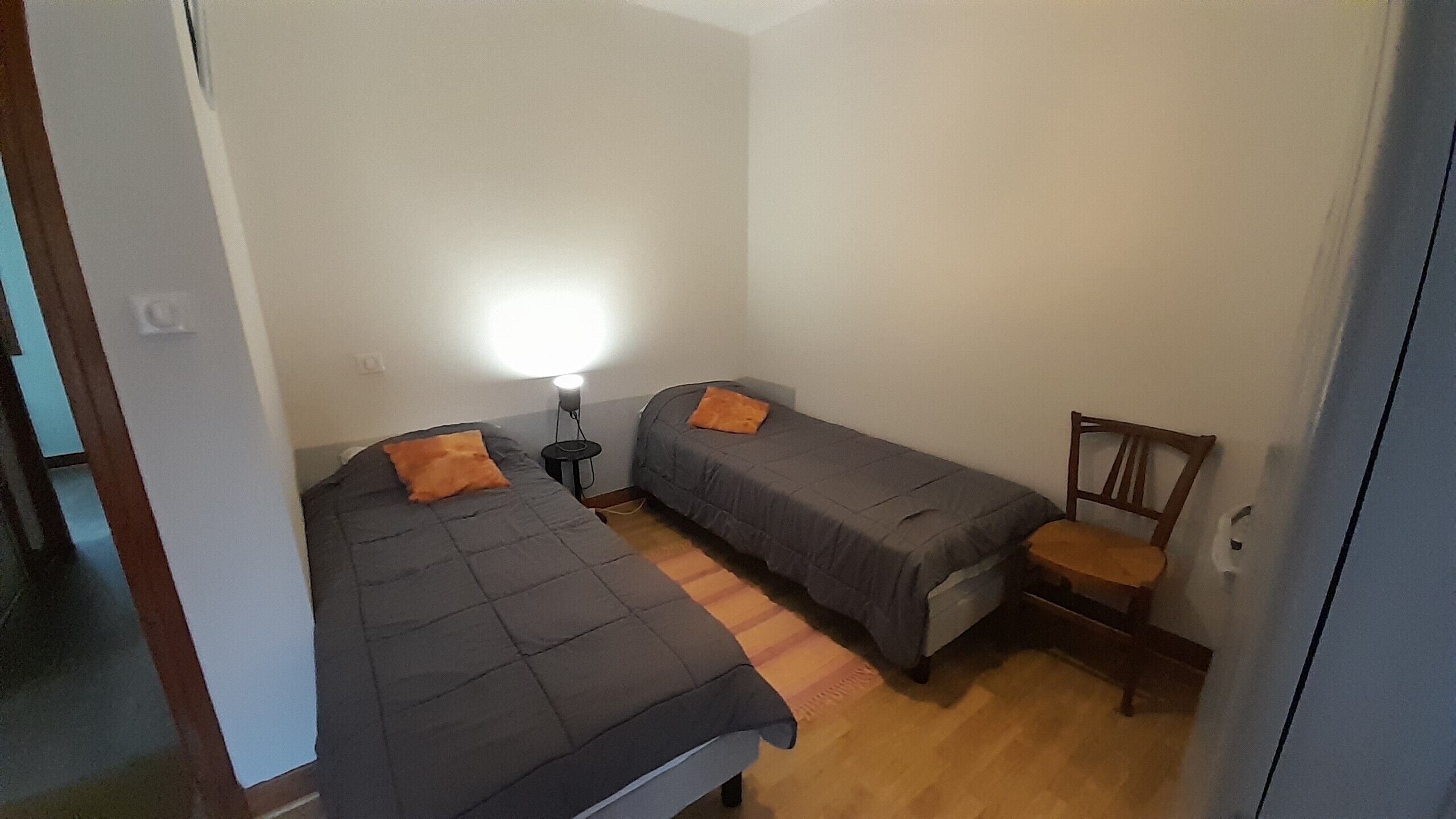 1 chambre, fer et planche à repasser, Wi-Fi gratuit