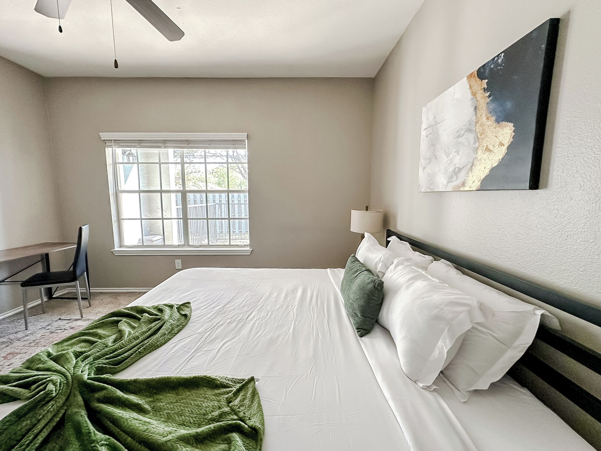 1 habitación, tabla de planchar con plancha, wifi gratis y ropa de cama 