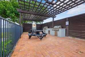 Outdoor dining - Sleepover | Wonderful 1BD/1BA+ Gym- Corpus Christi (Corpus Christi)