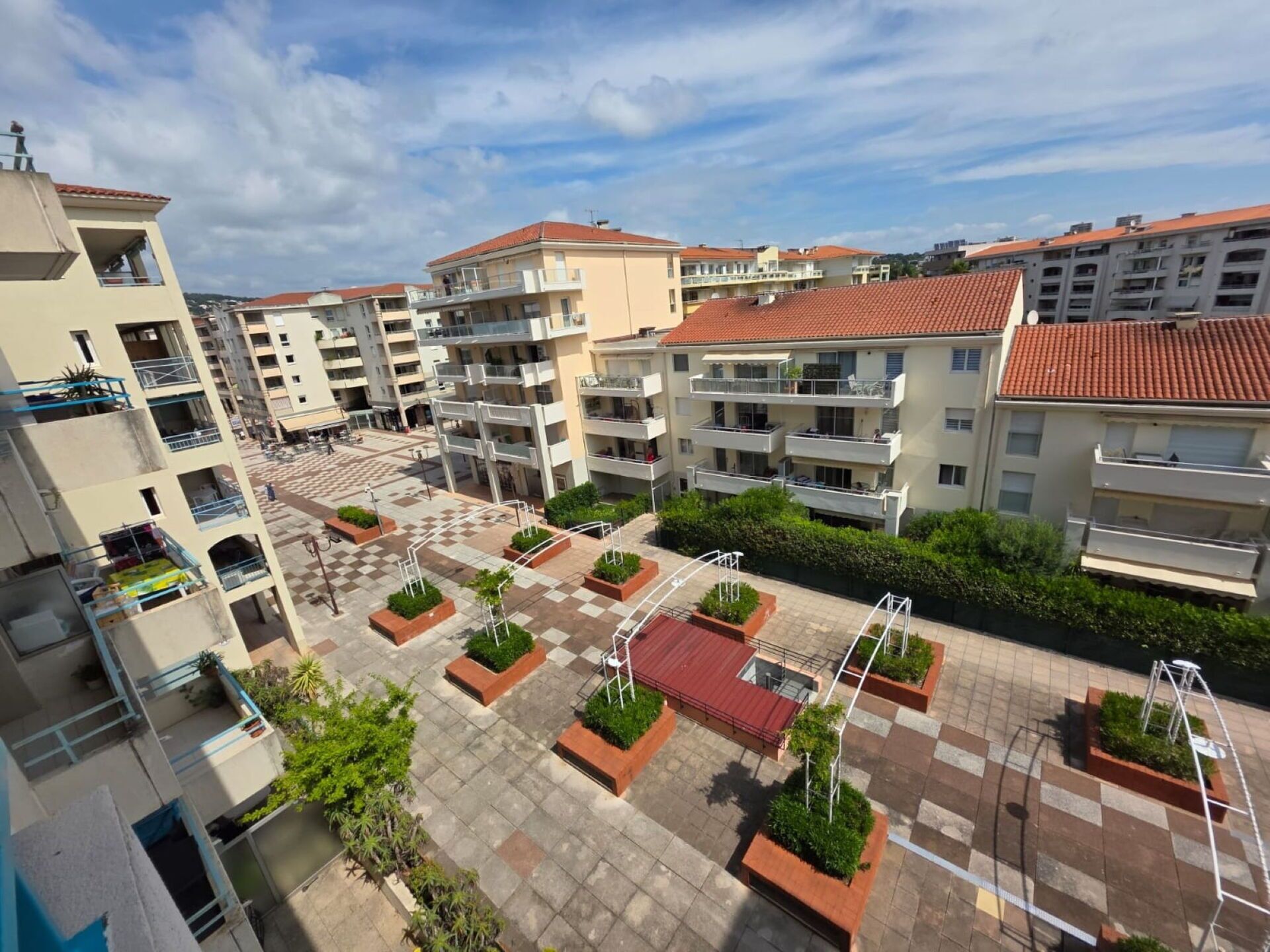 Bâtiment, Ville, Zone Urbaine, Zone Résidentielle, Appartement, Quartier, Ville, Espace Public, Condominium, Zone Métropolitaine