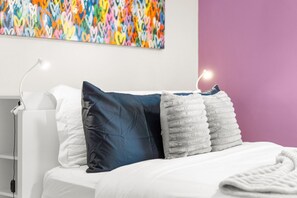 1 bedroom, desk, iron/ironing board, travel crib - Star Pop Art | Chic & vibrant 1 BR FREE PARKING (Montreal)