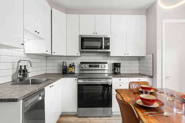 Fridge, microwave, oven, stovetop