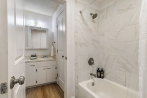 2 bedrooms - Comfortable Townhouse in Ash Way Lynnwood (Lynnwood)