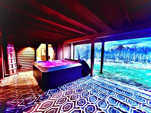 Family-Friendly Windham Estate, Swimming Pond, Spa