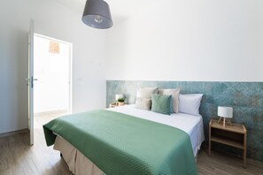 Iron/ironing board, travel crib, WiFi, bed sheets