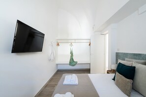 5 habitaciones, tabla de planchar con plancha, cuna de viaje y wifi 