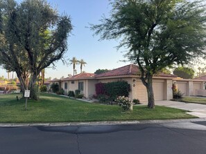 Exterior - Live "large" within the gates of Sunrise Country Club... (Rancho Mirage)