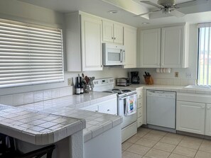 Fridge, microwave, oven, stovetop - Live "large" within the gates of Sunrise Country Club... (Rancho Mirage)