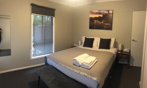 3 bedrooms, free WiFi - Abalina Cottages Cherry lane (Bright)