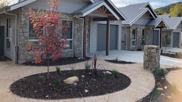 Front of property - Abalina Cottages Cherry lane (Bright)