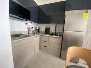 Micro-ondes, four, plaque de cuisson, lave-vaisselle