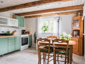 Fridge, microwave, cookware/dishes/utensils - Höja By by Interhome (Ängelholm)