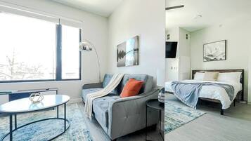 Skrivbord, strykjärn/strykbräda, gratis wi-fi och sängkläder