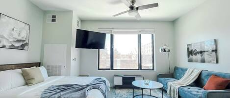 書桌、熨斗/熨衫板、免費 Wi-Fi、床單