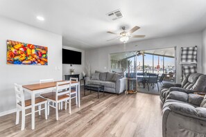 Dining - Dockside Delight! Waterfront Home + Boat Slip for Your Next Getaway (New Port Richey)