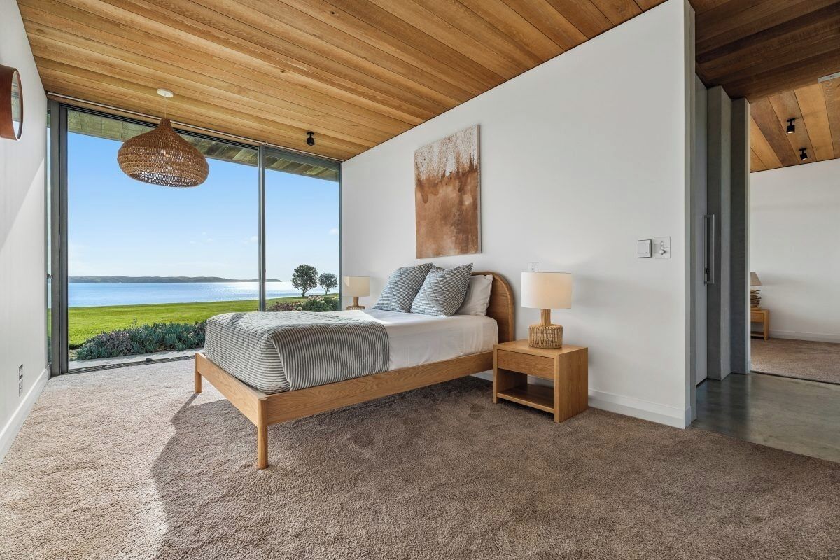 Luxury Room, Sea View | Blackout drapes, soundproofing, iron/ironing board, WiFi (free)
