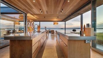 Luxury Room, Sea View | Private kitchen