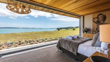 Kamar Mewah, pemandangan laut | Tirai kedap cahaya, kedap suara, setrika/meja setrika, dan Wi-Fi gratis