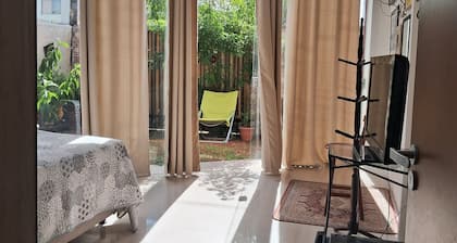 Comfortable room with air conditioning, minibar, exclusive bathroom, 700m from the beach