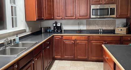 Charming 4-bedroom mobile home with WiFi, AC in Sun. Near tubing, river