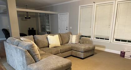 Charming 4-bedroom mobile home with WiFi, AC in Sun. Near tubing, river