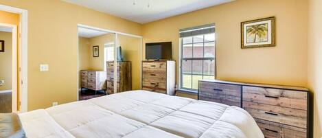 6 chambres, bureau, fer et planche à repasser, lit parapluie